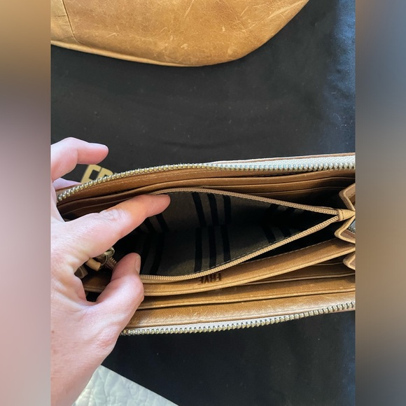 Frye Melissa Hobo and Zip Wallet in Beige in EUC - Picture 6 of 16